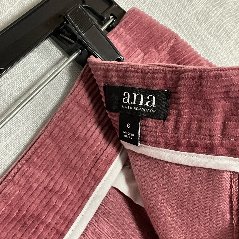 a.n.a Mini Skirt Size 6 in Dusty Rose Corduroy - Picture 2 of 6
